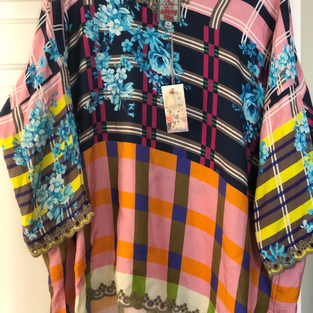 Johnny was blouse XL